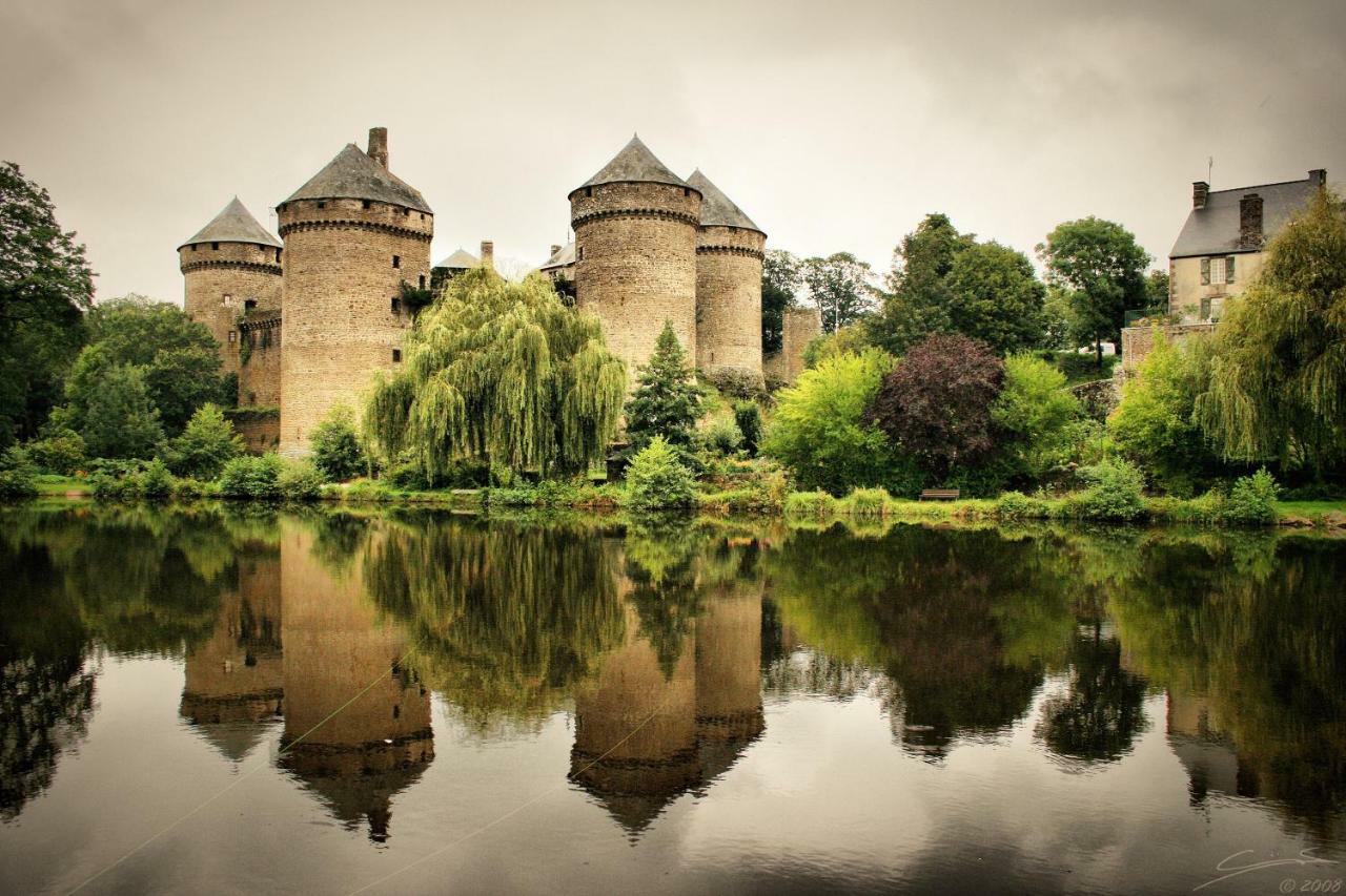 Logis De La Helberdiere Cossé-en-Champagne エクステリア 写真